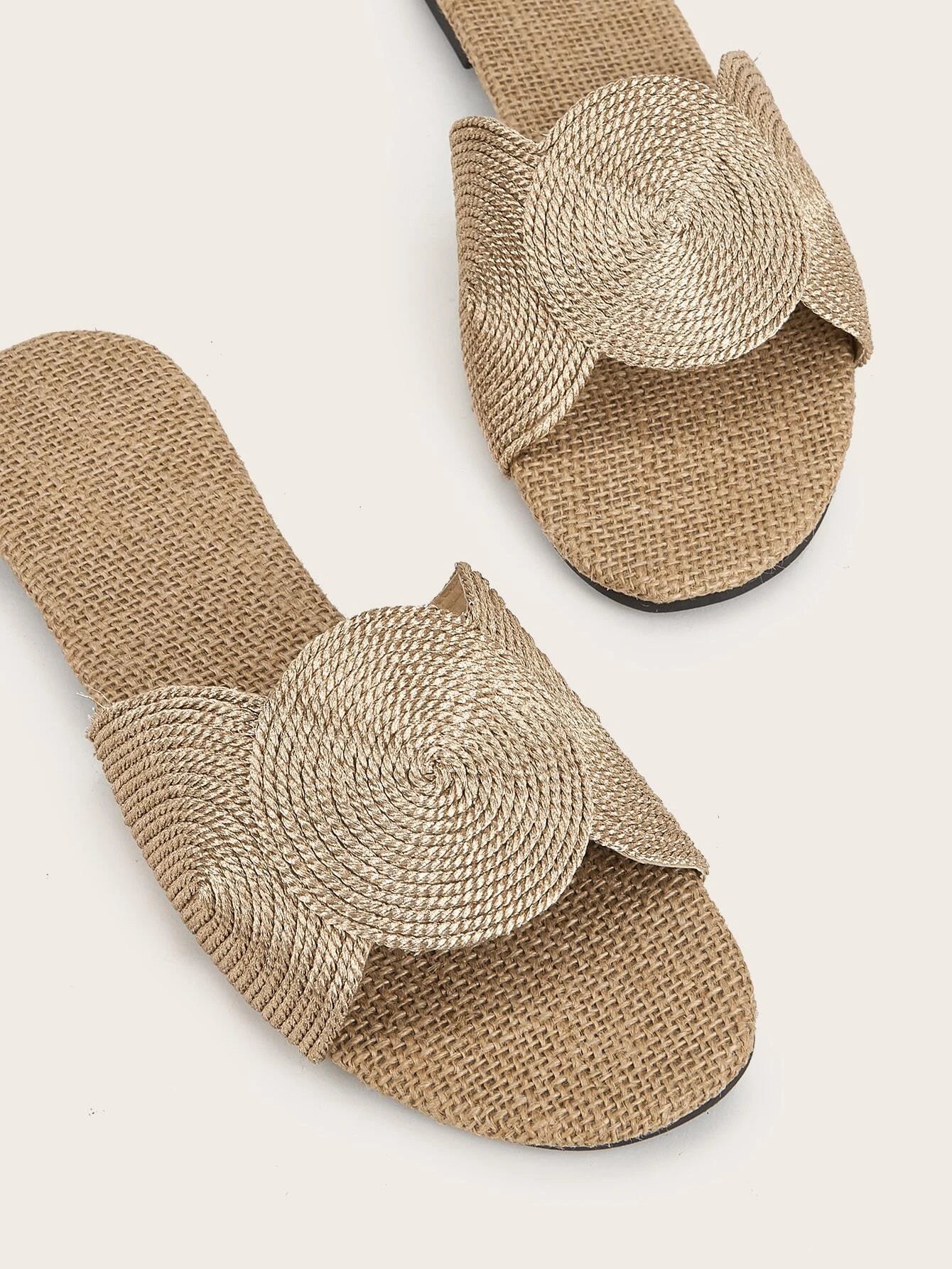 Women Round Decor Woven Design Slide Sandals,  Fashionable Outdoor Fabric Flat Sandals